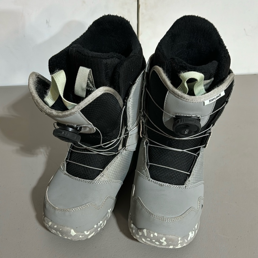 Youth burton snowboard boots